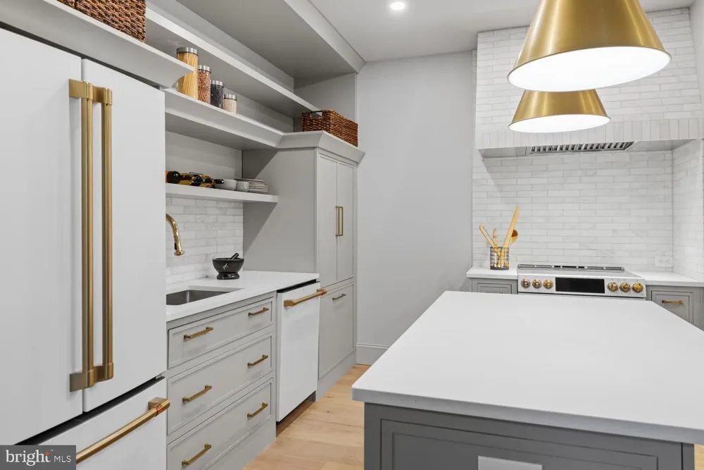 8623 GERMANTOWN UNIT 203 AVENUE Philadelphia, PA 19118