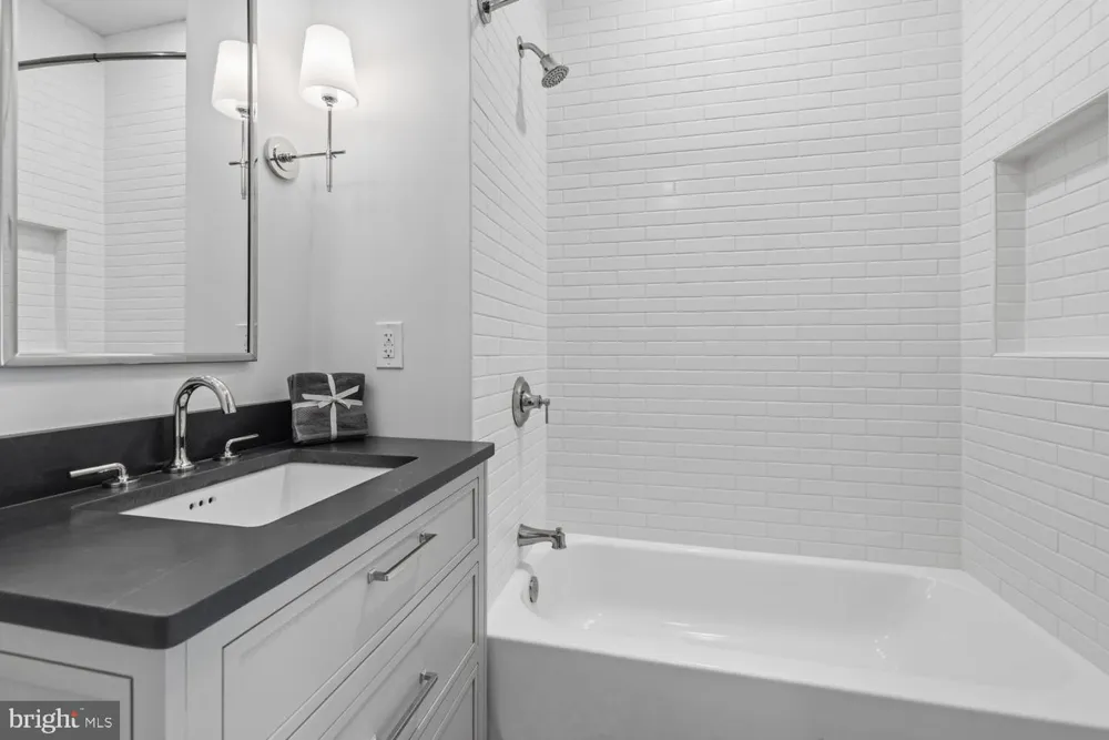 8623 GERMANTOWN UNIT 203 AVENUE Philadelphia, PA 19118