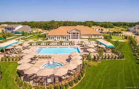 40 Greentree Court