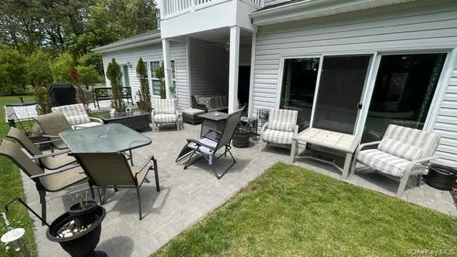 40 Greentree Court Shirley, NY 11967