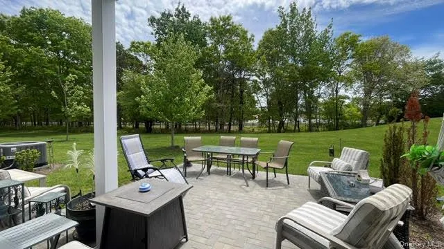 40 Greentree Court Shirley, NY 11967