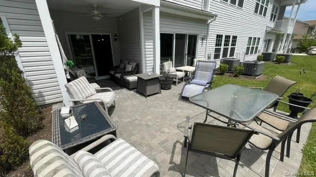 40 Greentree Court Shirley, NY 11967