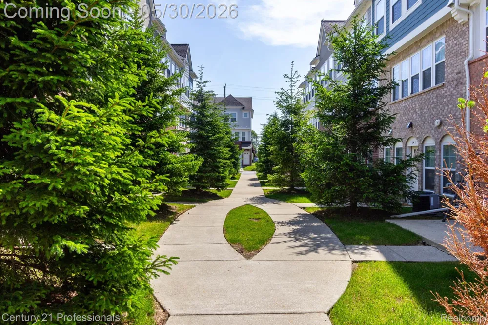57 Kaprol Drive Troy City, MI 48098