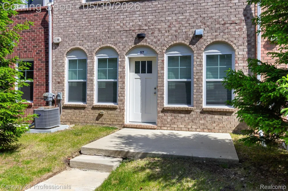 57 Kaprol Drive Troy City, MI 48098