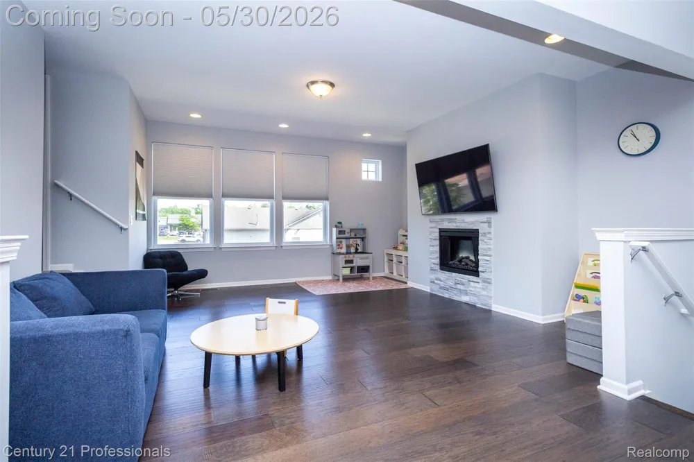 57 Kaprol Drive Troy City, MI 48098