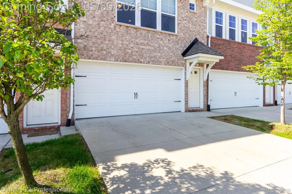 57 Kaprol Drive Troy City, MI 48098