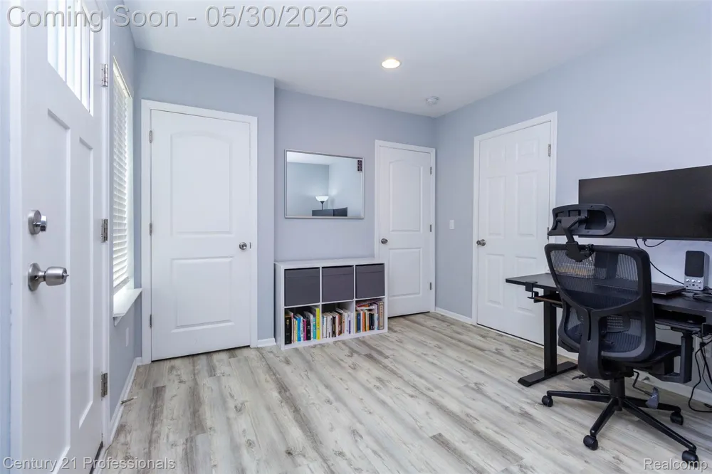 57 Kaprol Drive Troy City, MI 48098
