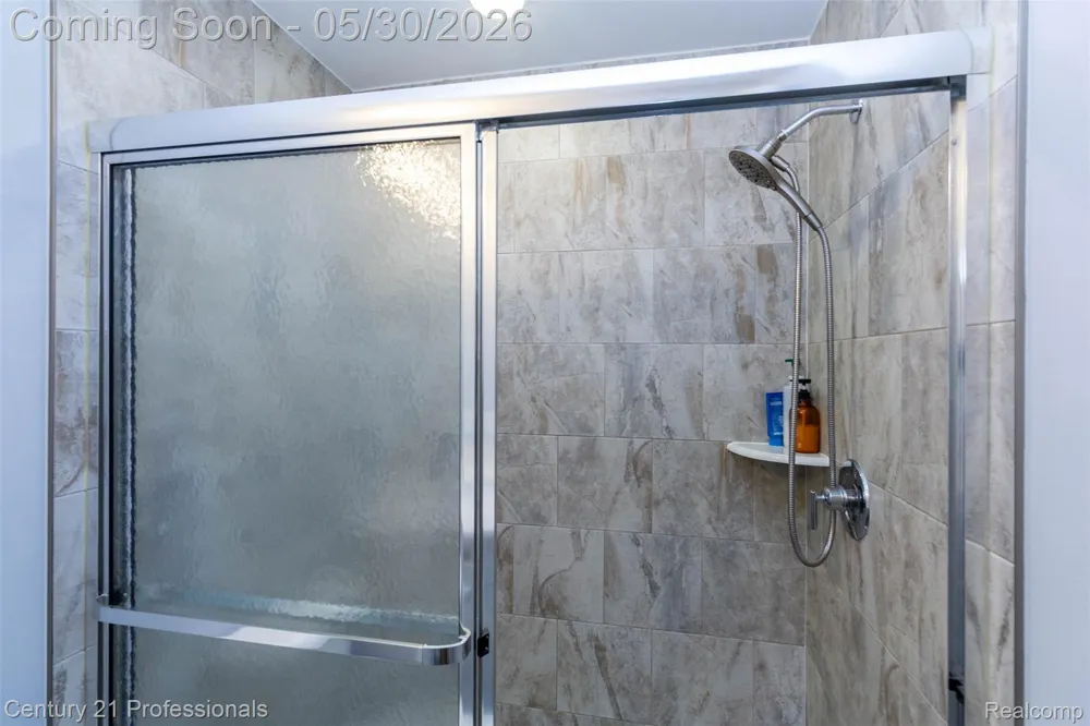 57 Kaprol Drive Troy City, MI 48098