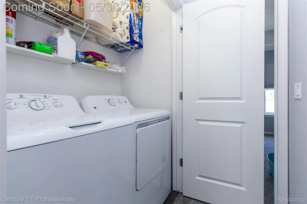57 Kaprol Drive Troy City, MI 48098
