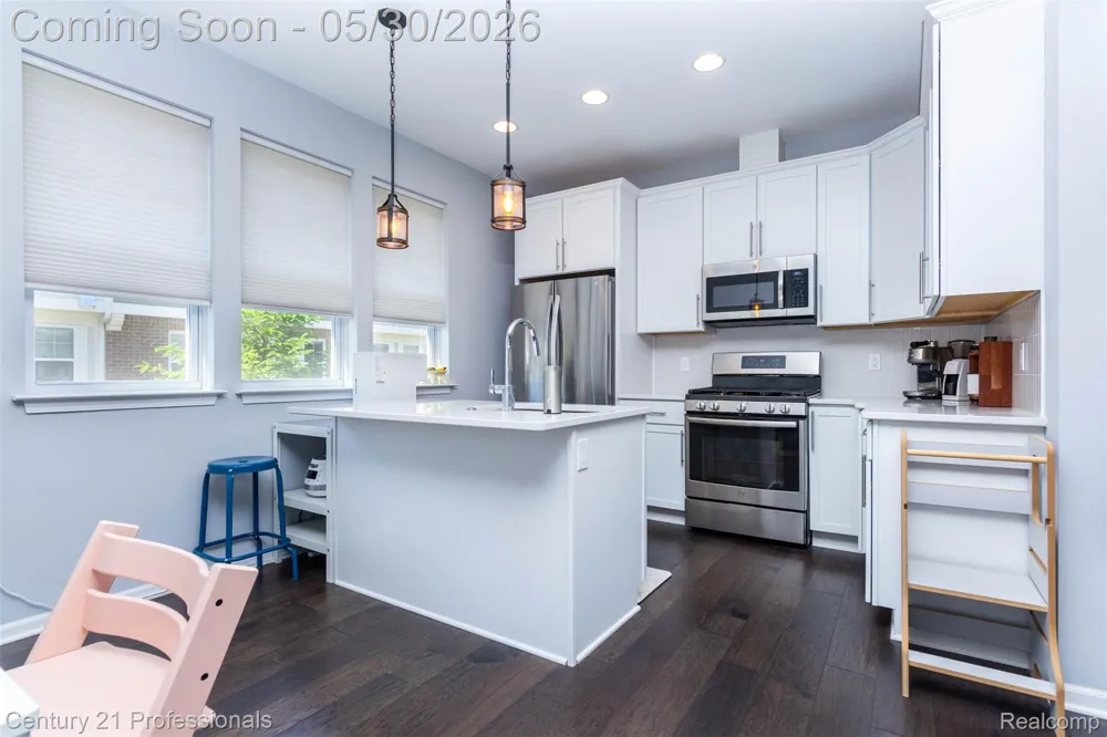 57 Kaprol Drive Troy City, MI 48098