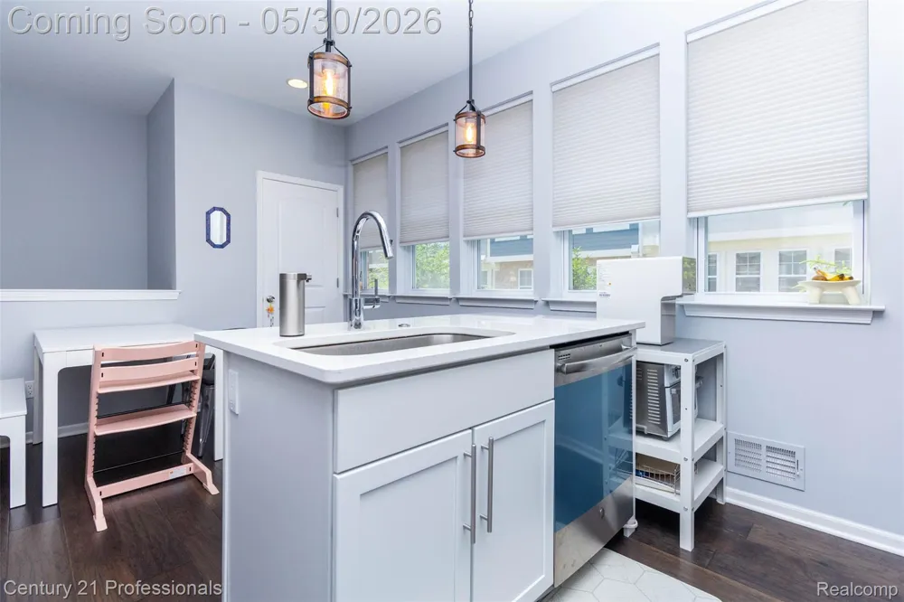 57 Kaprol Drive Troy City, MI 48098