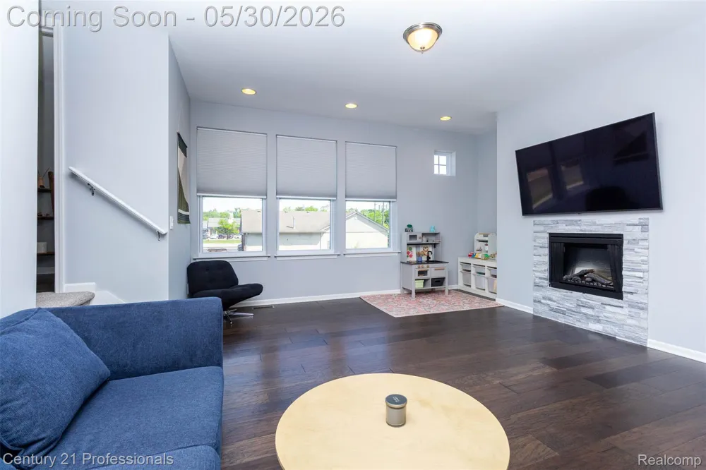 57 Kaprol Drive Troy City, MI 48098