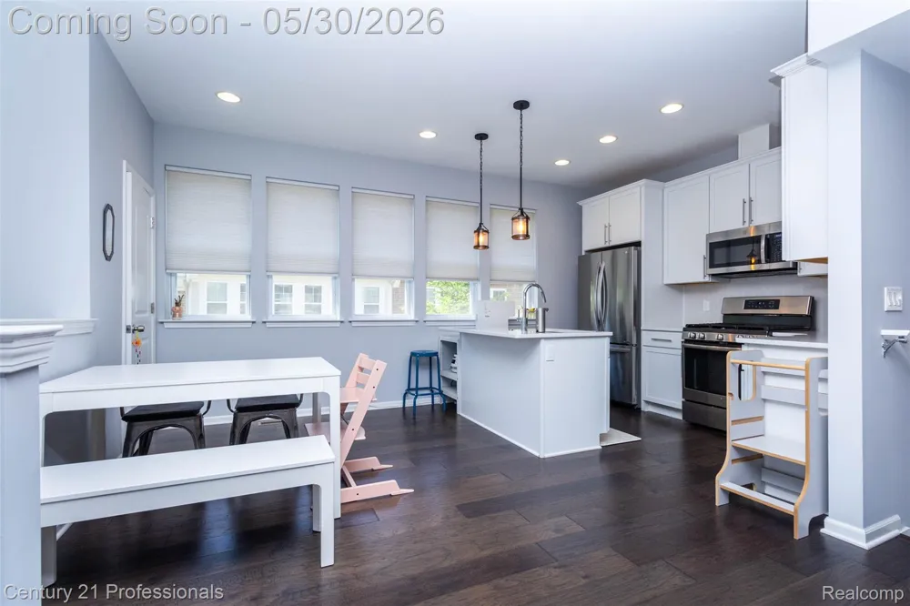 57 Kaprol Drive Troy City, MI 48098