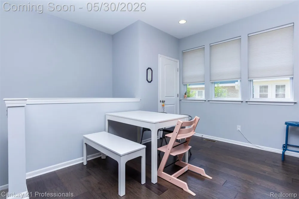 57 Kaprol Drive Troy City, MI 48098