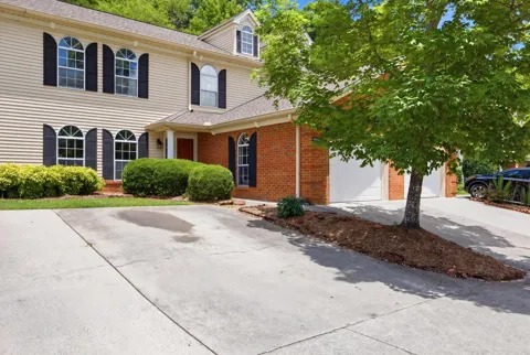 401 Live Oak Lane