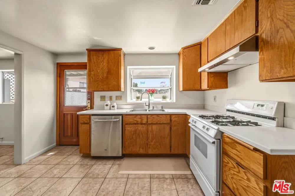 2326 Arthur Street Los Angeles, CA 90065