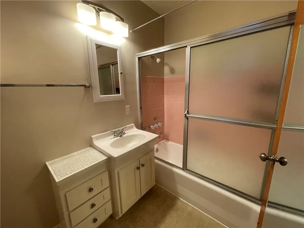3311 W Alameda #E Burbank, CA 91505