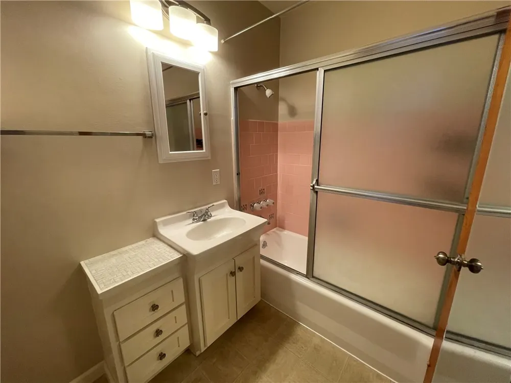 3311 W Alameda #E Burbank, CA 91505