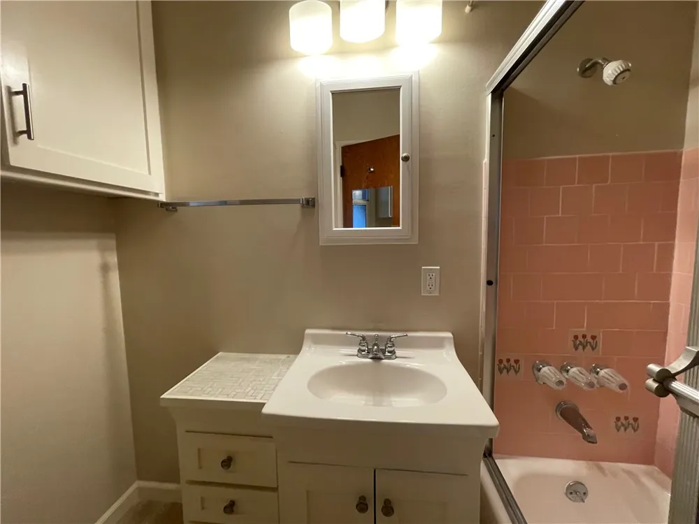 3311 W Alameda #E Burbank, CA 91505
