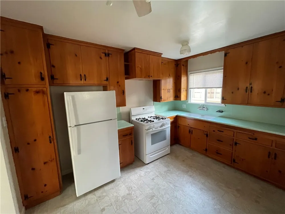 3311 W Alameda #E Burbank, CA 91505