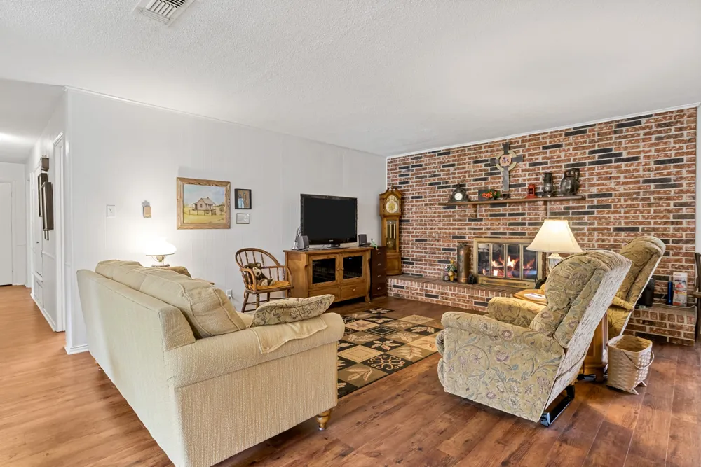 1002 S Lide Avenue Mt Pleasant, TX 75455