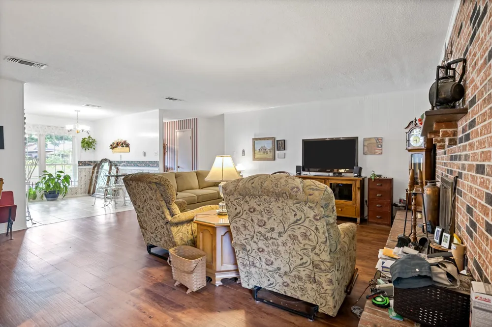 1002 S Lide Avenue Mt Pleasant, TX 75455