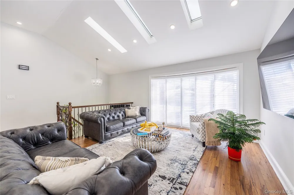 7 Dunhill Road Manhasset Hills, NY 11040