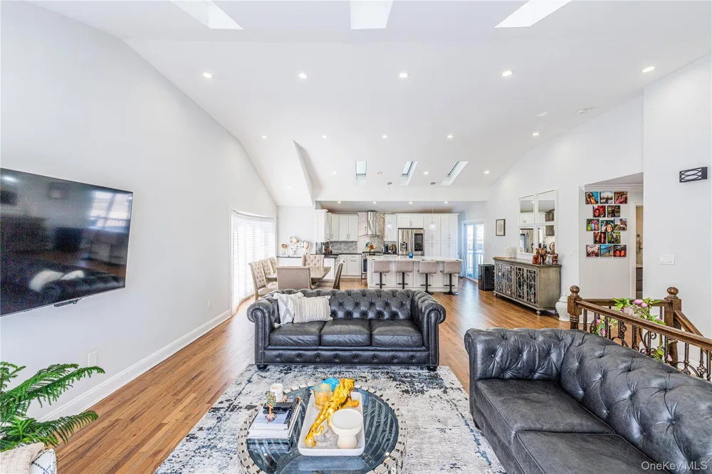 7 Dunhill Road Manhasset Hills, NY 11040