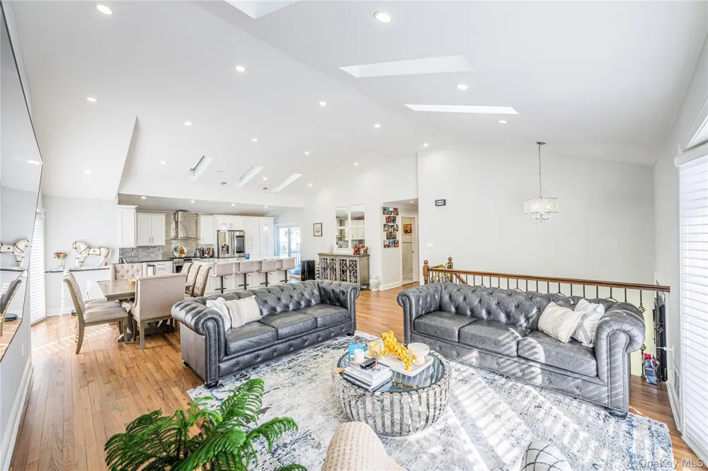7 Dunhill Road Manhasset Hills, NY 11040