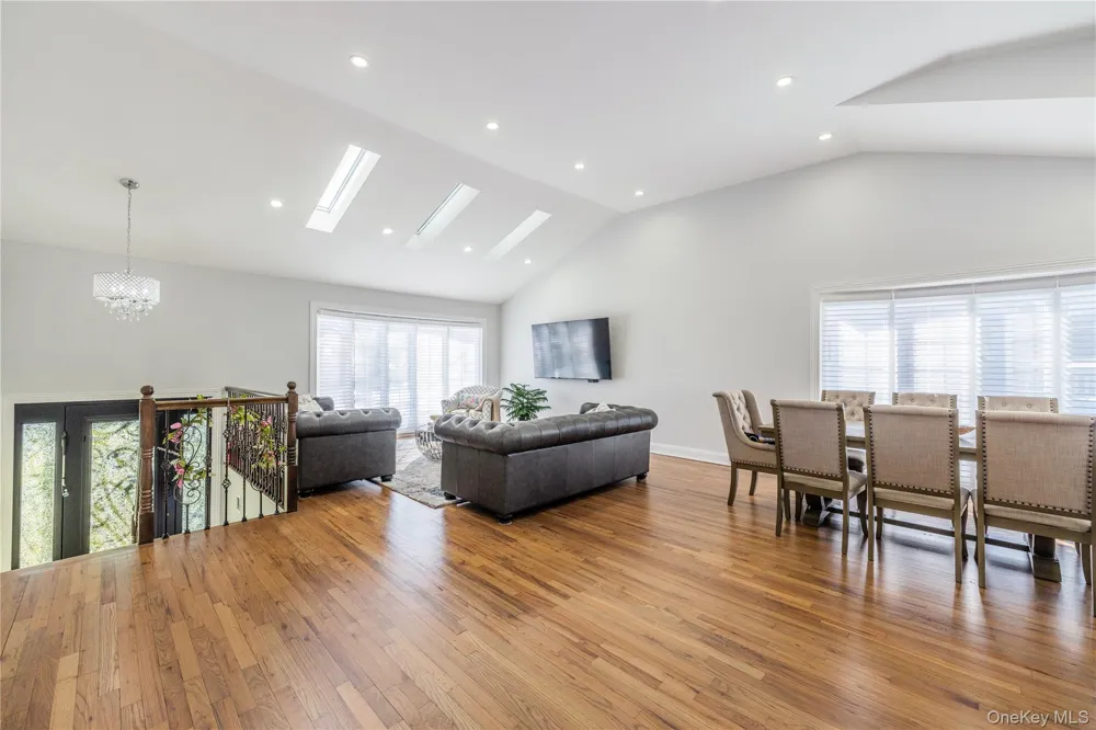 7 Dunhill Road Manhasset Hills, NY 11040