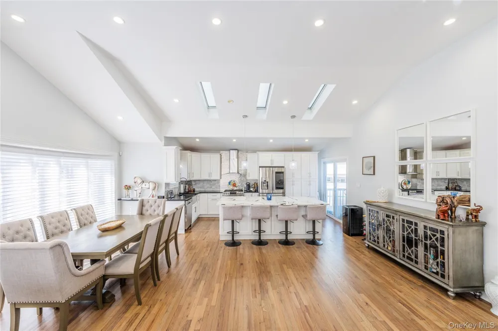 7 Dunhill Road Manhasset Hills, NY 11040