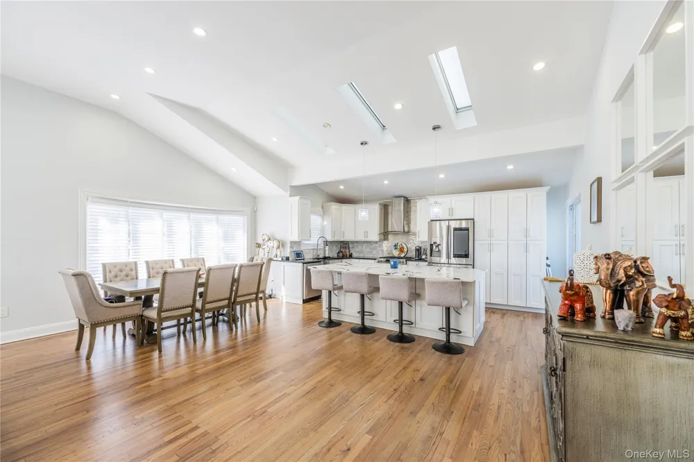 7 Dunhill Road Manhasset Hills, NY 11040