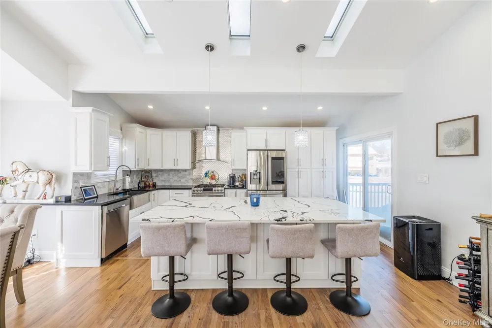 7 Dunhill Road Manhasset Hills, NY 11040