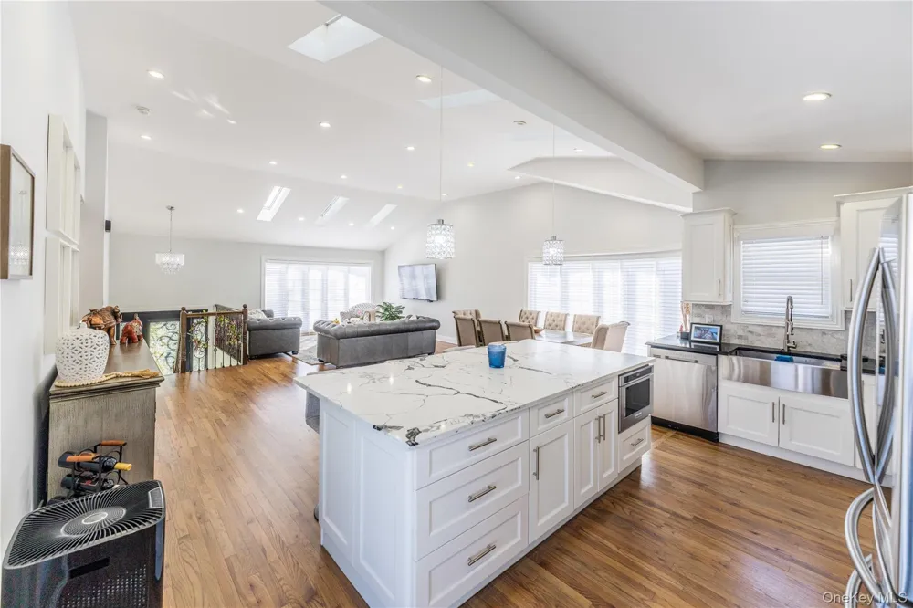7 Dunhill Road Manhasset Hills, NY 11040