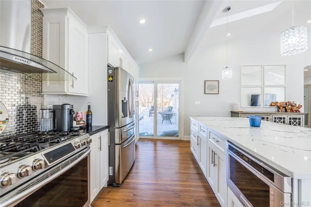 7 Dunhill Road Manhasset Hills, NY 11040