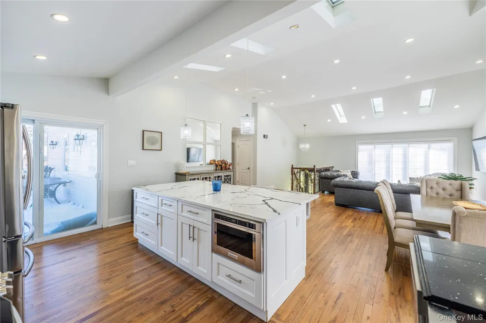 7 Dunhill Road Manhasset Hills, NY 11040