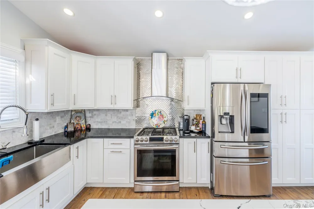 7 Dunhill Road Manhasset Hills, NY 11040
