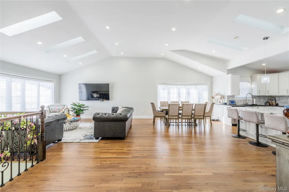 7 Dunhill Road Manhasset Hills, NY 11040