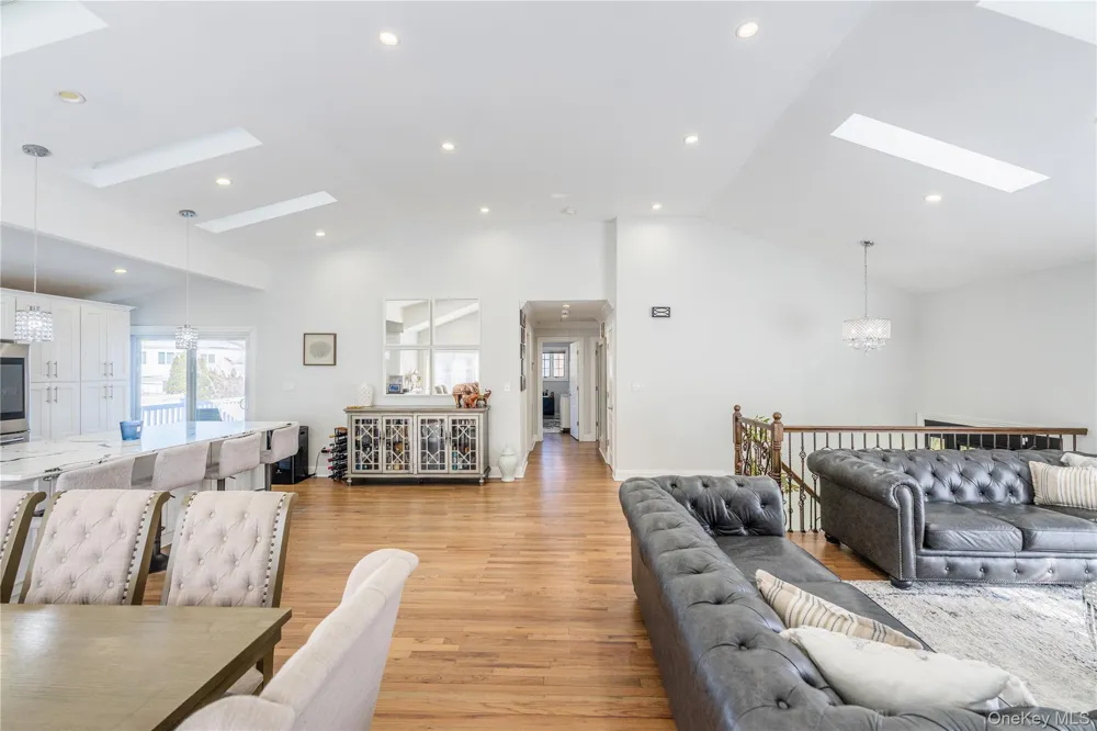 7 Dunhill Road Manhasset Hills, NY 11040