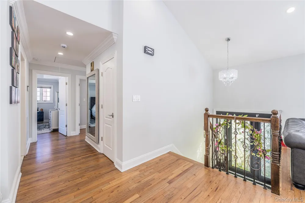 7 Dunhill Road Manhasset Hills, NY 11040