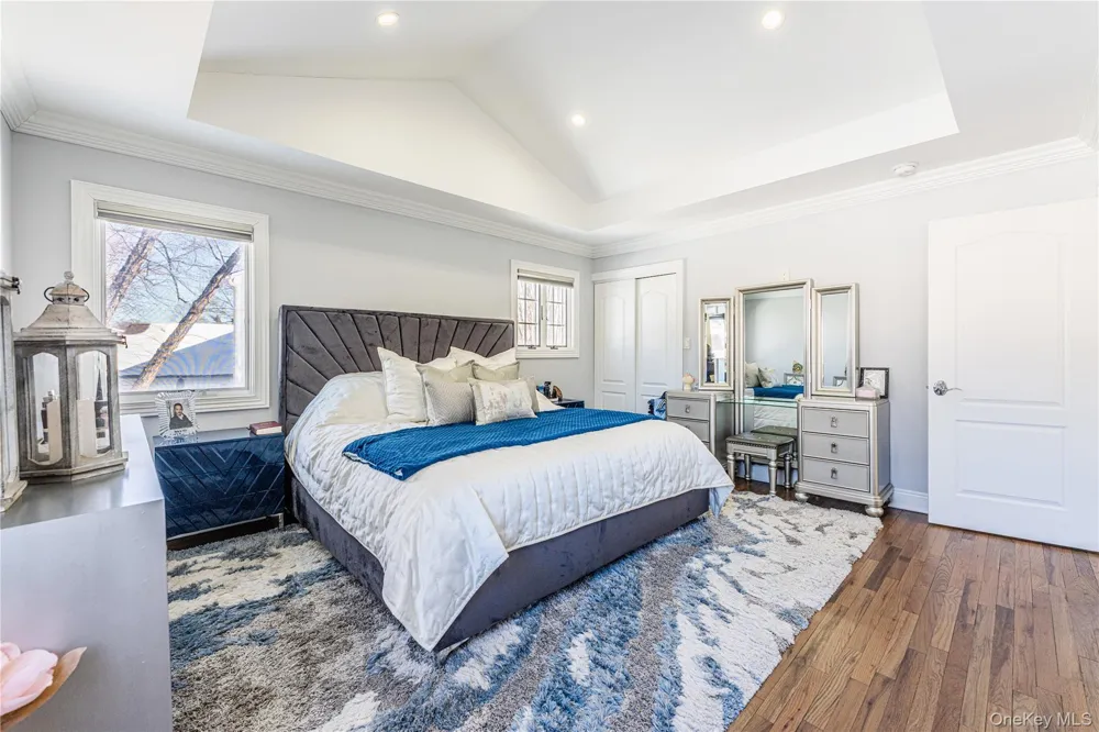 7 Dunhill Road Manhasset Hills, NY 11040