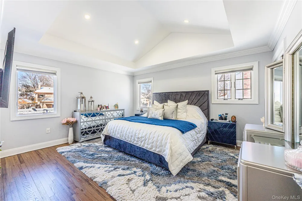 7 Dunhill Road Manhasset Hills, NY 11040