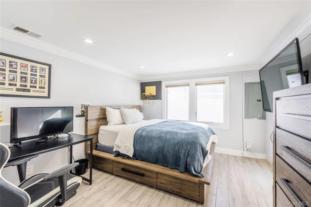 7 Dunhill Road Manhasset Hills, NY 11040