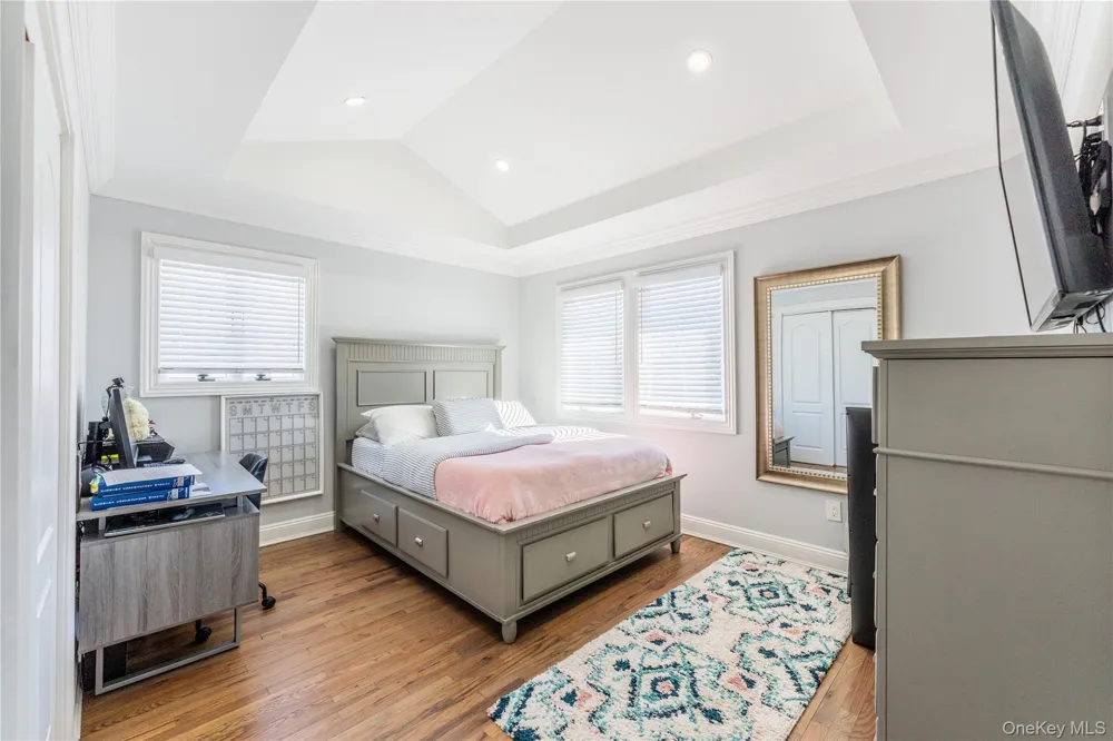 7 Dunhill Road Manhasset Hills, NY 11040