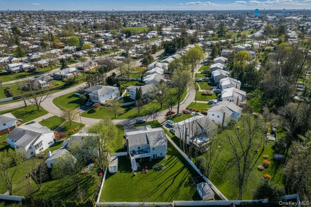 7 Dunhill Road Manhasset Hills, NY 11040
