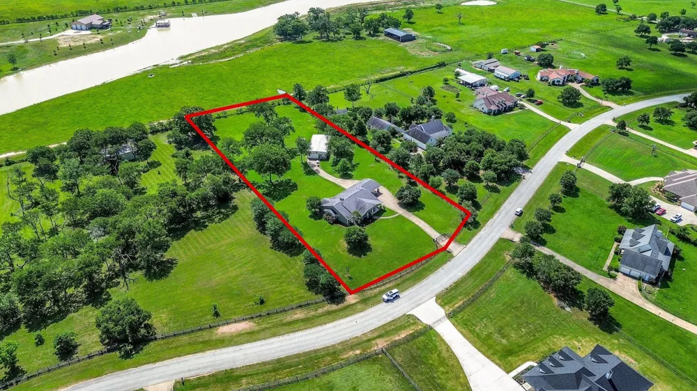 27644 Spring Hill Road Hempstead, TX 77445