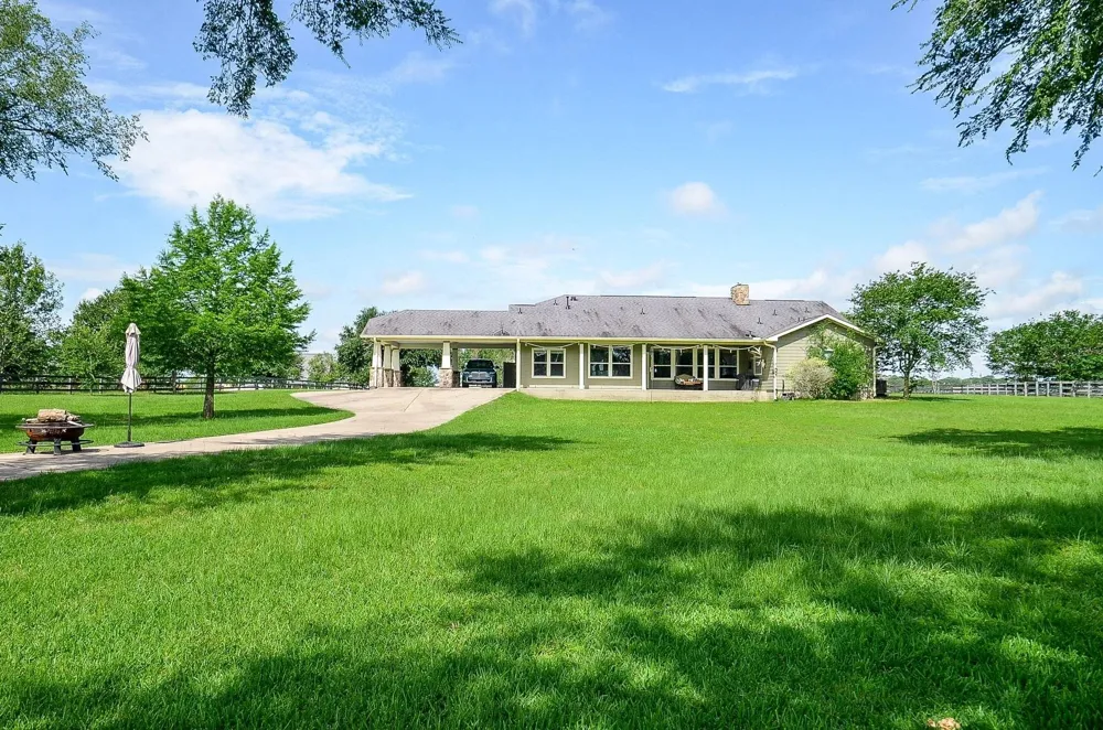 27644 Spring Hill Road Hempstead, TX 77445