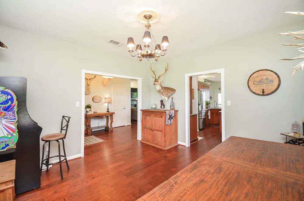 27644 Spring Hill Road Hempstead, TX 77445