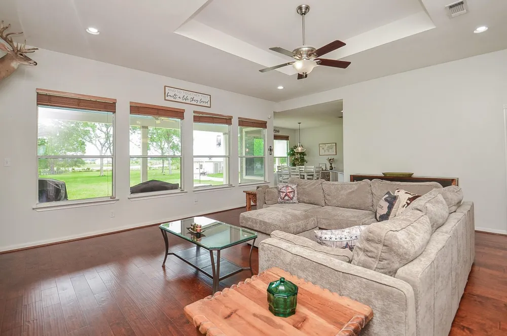 27644 Spring Hill Road Hempstead, TX 77445