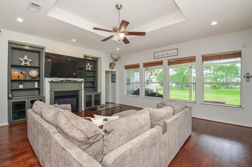 27644 Spring Hill Road Hempstead, TX 77445